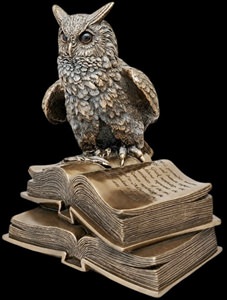 bronzefigur-af-ugle-til-bogreol-og-stue
